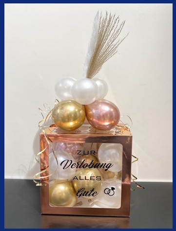 Geschenk zur Verlobung, personalisierte Box mit Luftballons